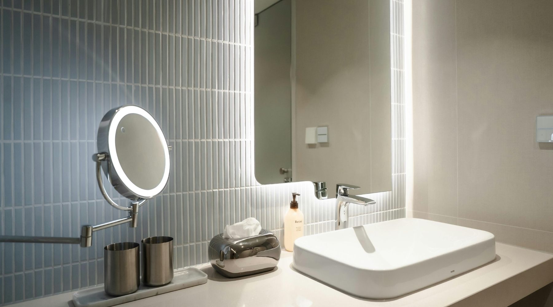 How to Choose the Best Bathroom Lighting for Makeup Routine