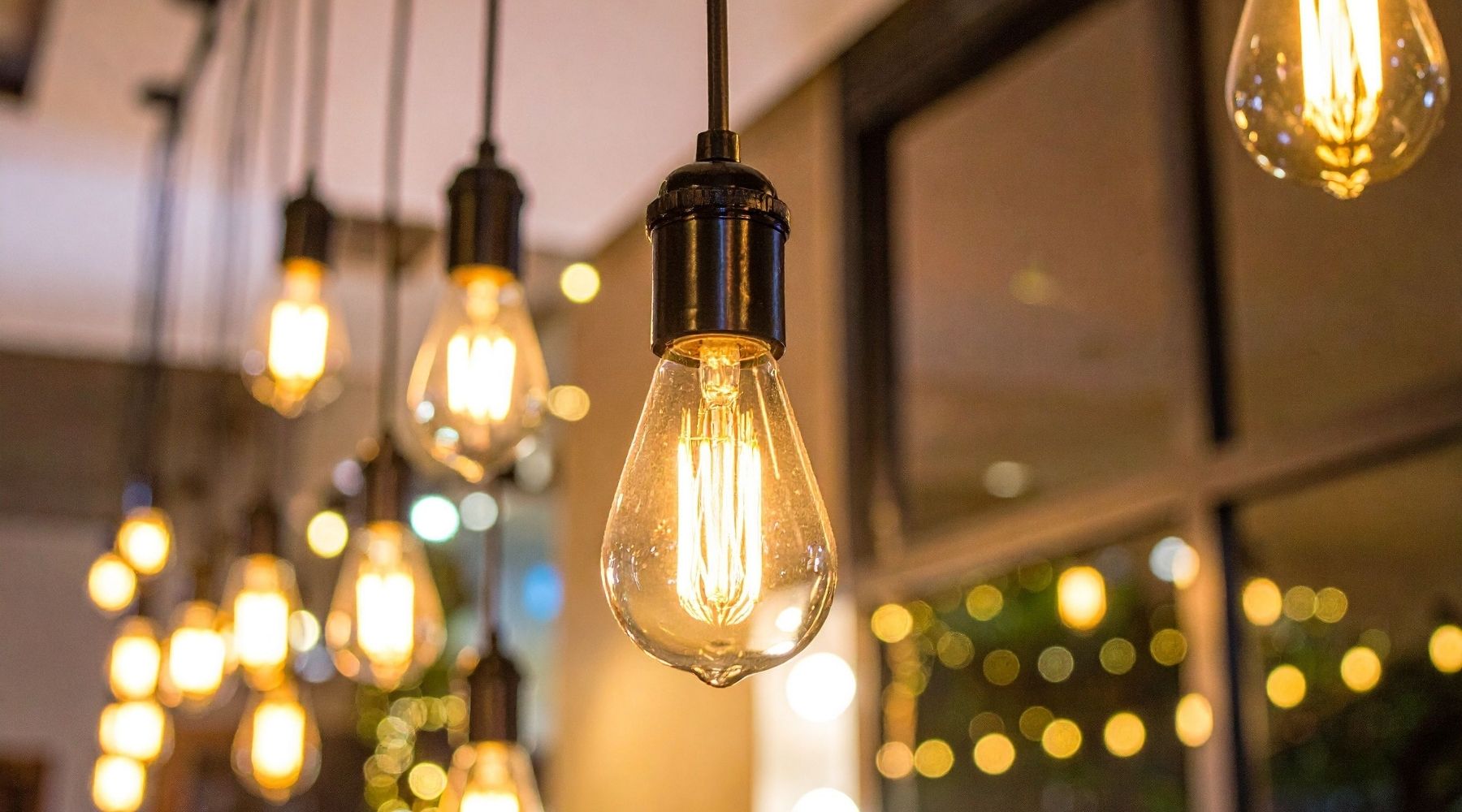 how many lumens is a 60-watt bulb