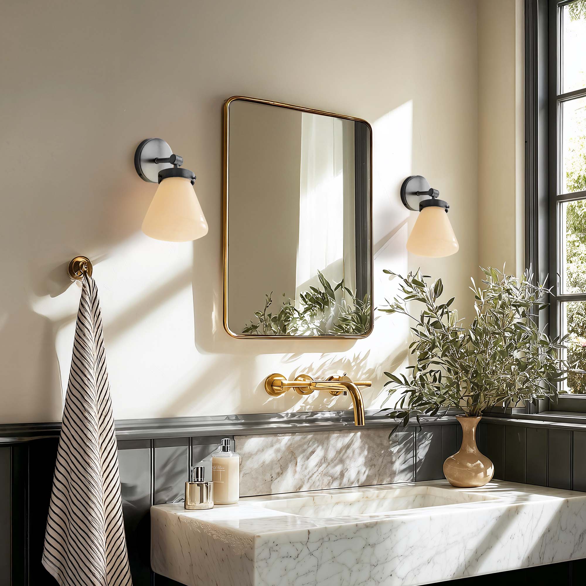 Dawn Single-Arm Wall Sconce