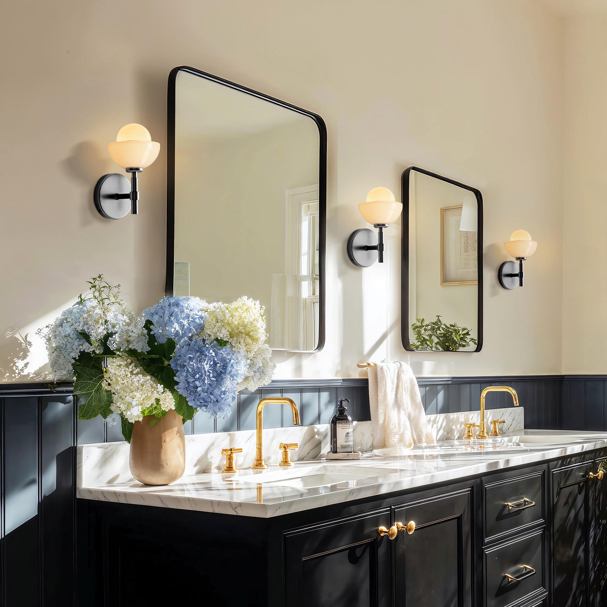 Lily Pod Single Black Armed Sconce