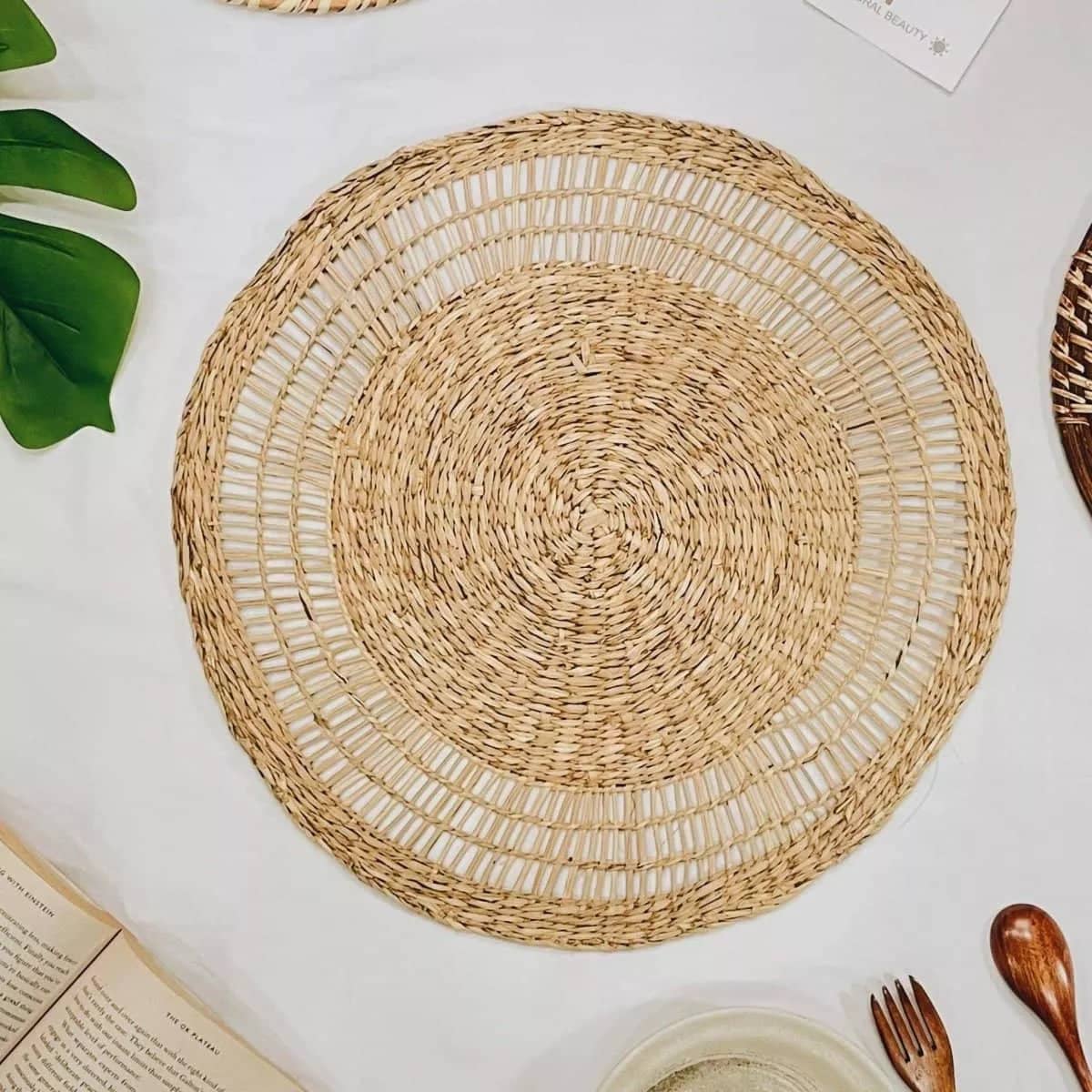 Bayside Round Seagrass Placemat - Rowabi