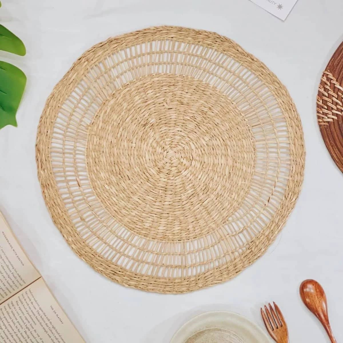 Bayside Round Seagrass Placemat - Rowabi