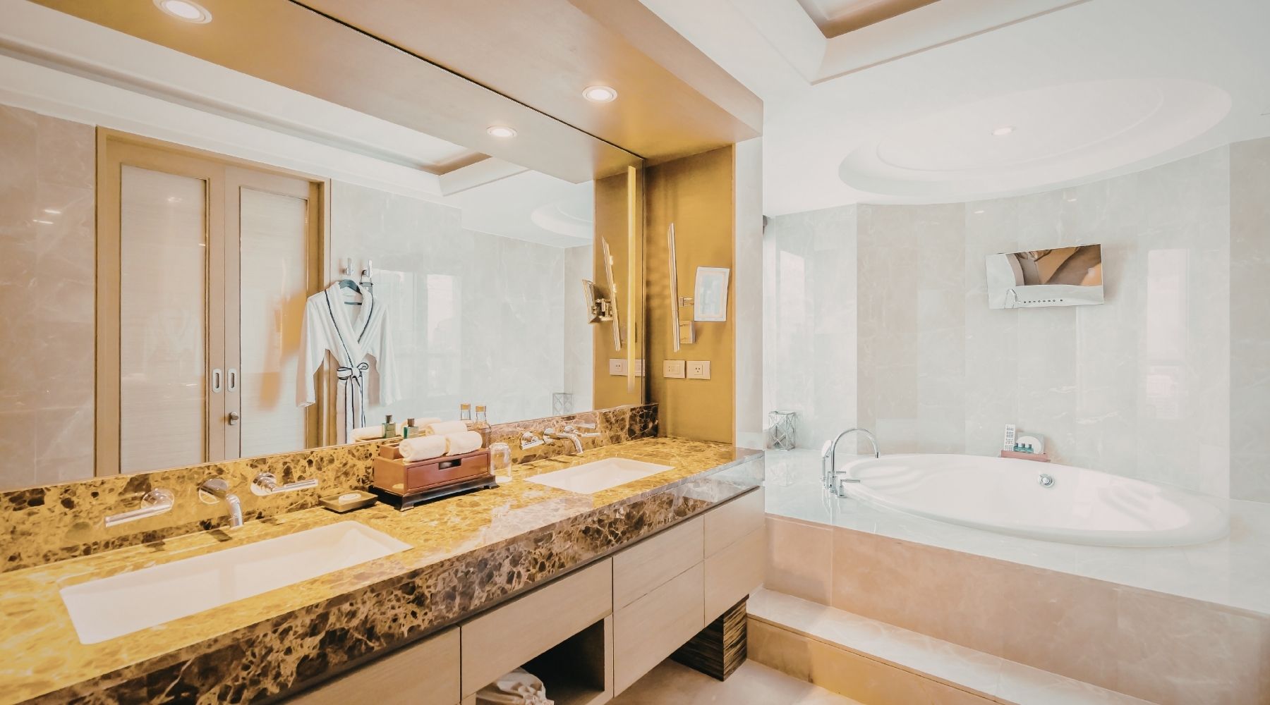 15+ Vanity Bathroom Lighting Ideas Over Mirror