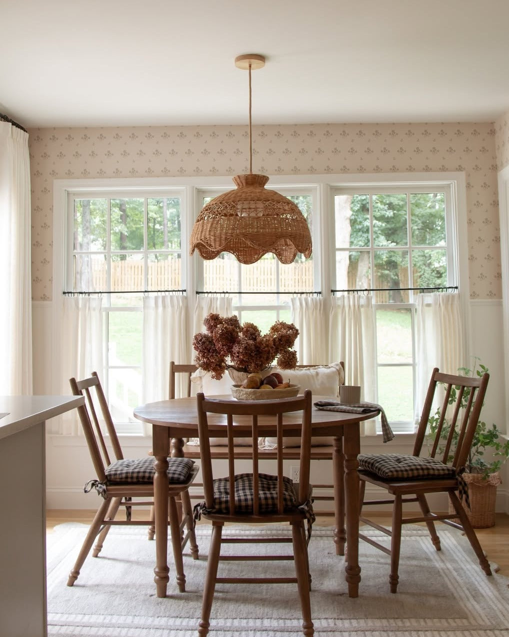 15+ Best Modern Farmhouse Dining Room Ideas and Decorating Tips