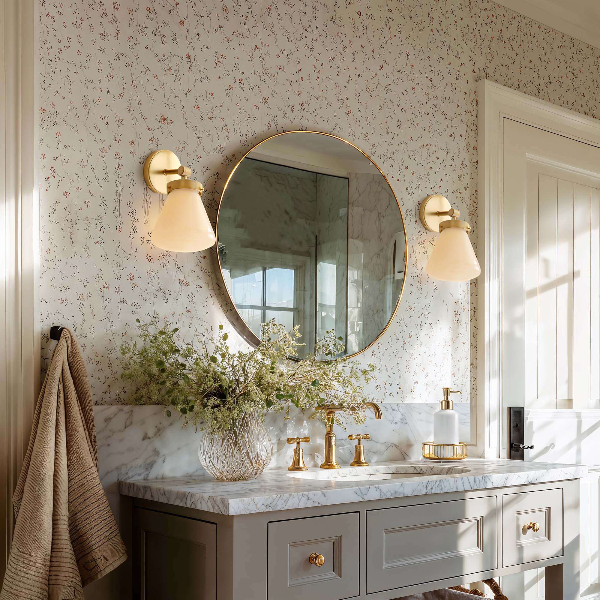 Plump Single-Arm Wall Sconce