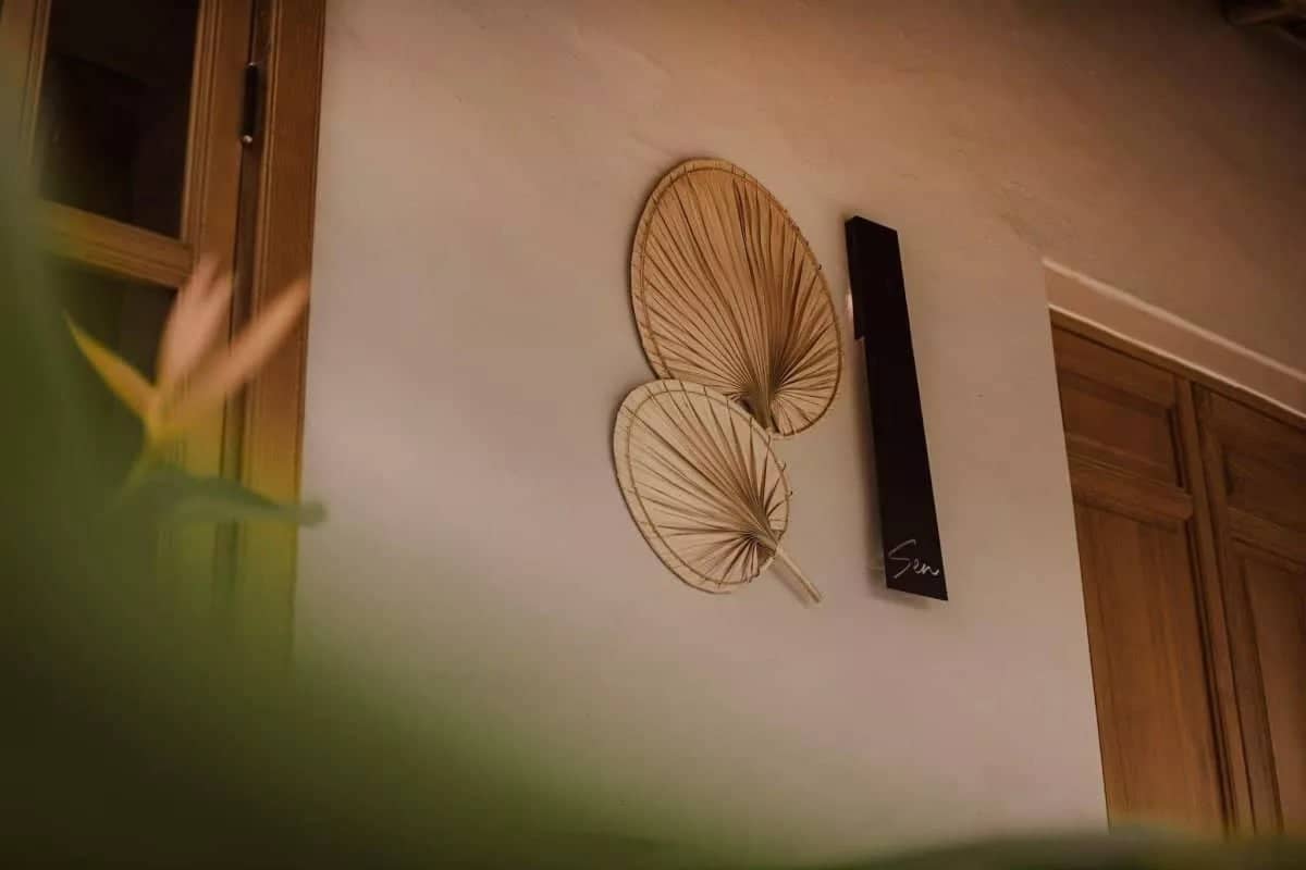 Sierra Dated Palm Leave Décor - Rowabi